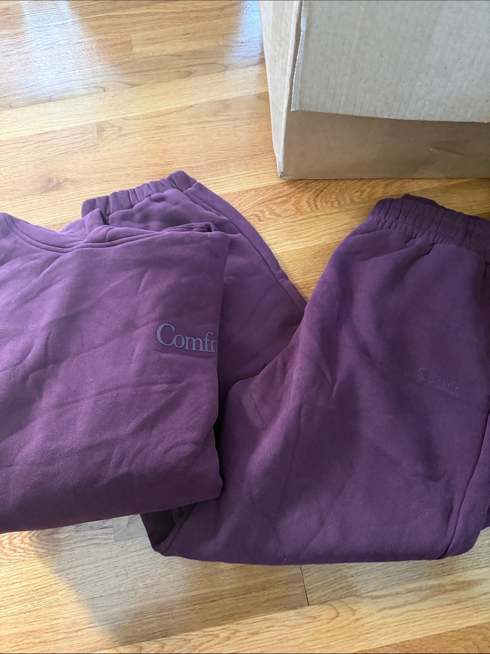 COMFRT set Burgundy unisex hoodie & Sweatpants. Top large bottom xl